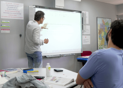 Professor Hermann dando aula